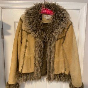 Funky corduroy coat with faux fur